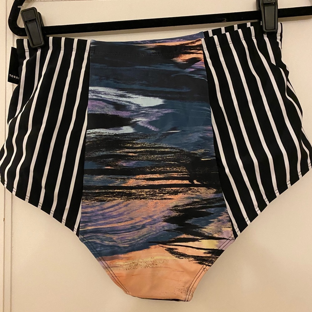 NWT Torrid swim bottoms 💜